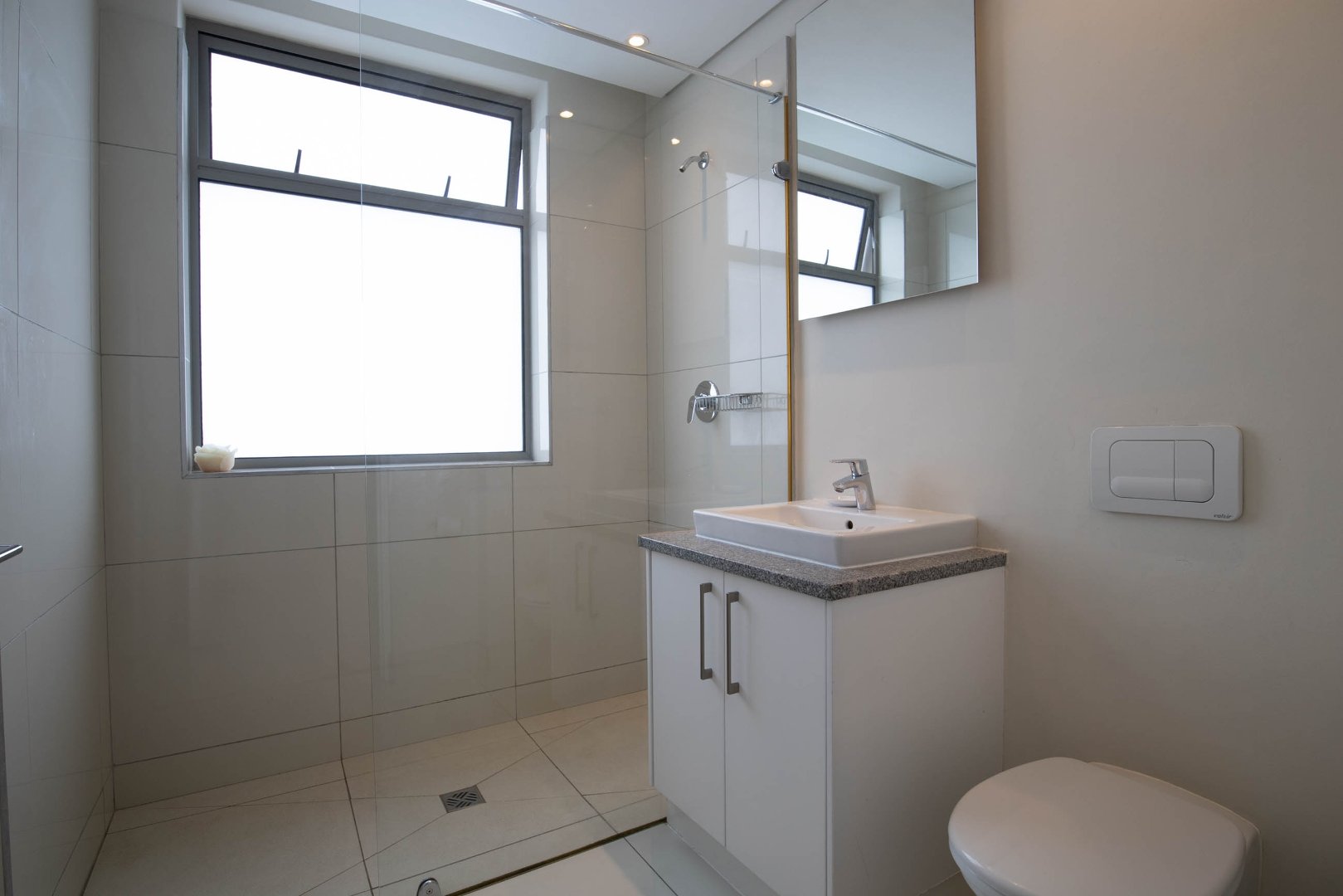 To Let 2 Bedroom Property for Rent in Green Point Western Cape